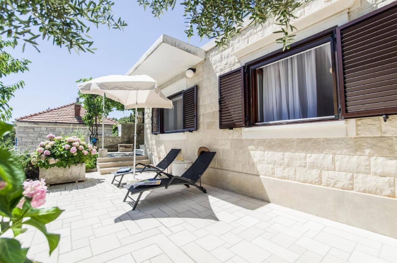 Holiday Home Villa Spilla Selca  ภายนอก รูปภาพ