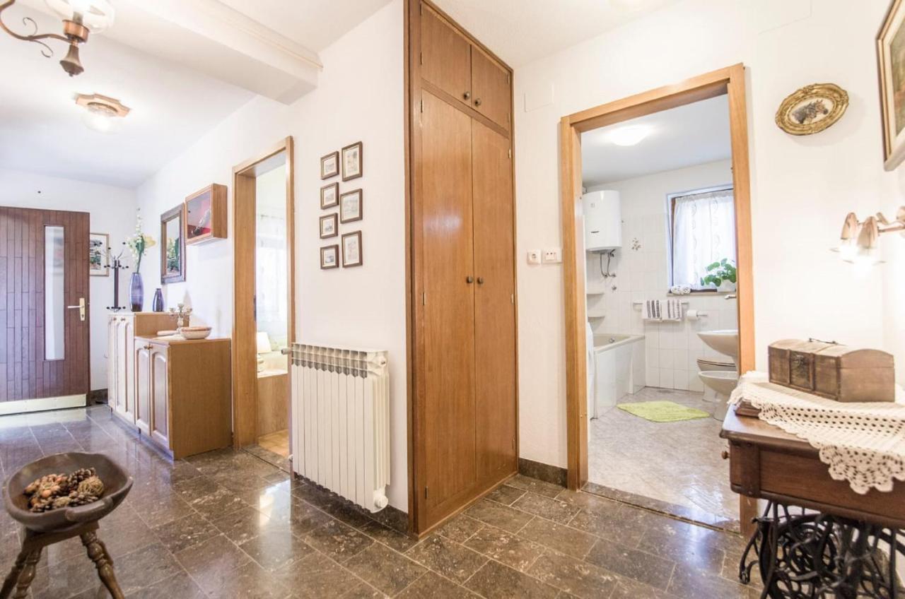 Holiday Home Villa Spilla Selca  ภายนอก รูปภาพ