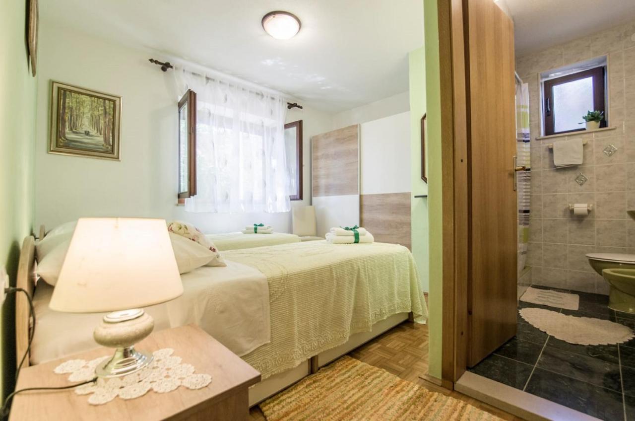 Holiday Home Villa Spilla Selca  ภายนอก รูปภาพ