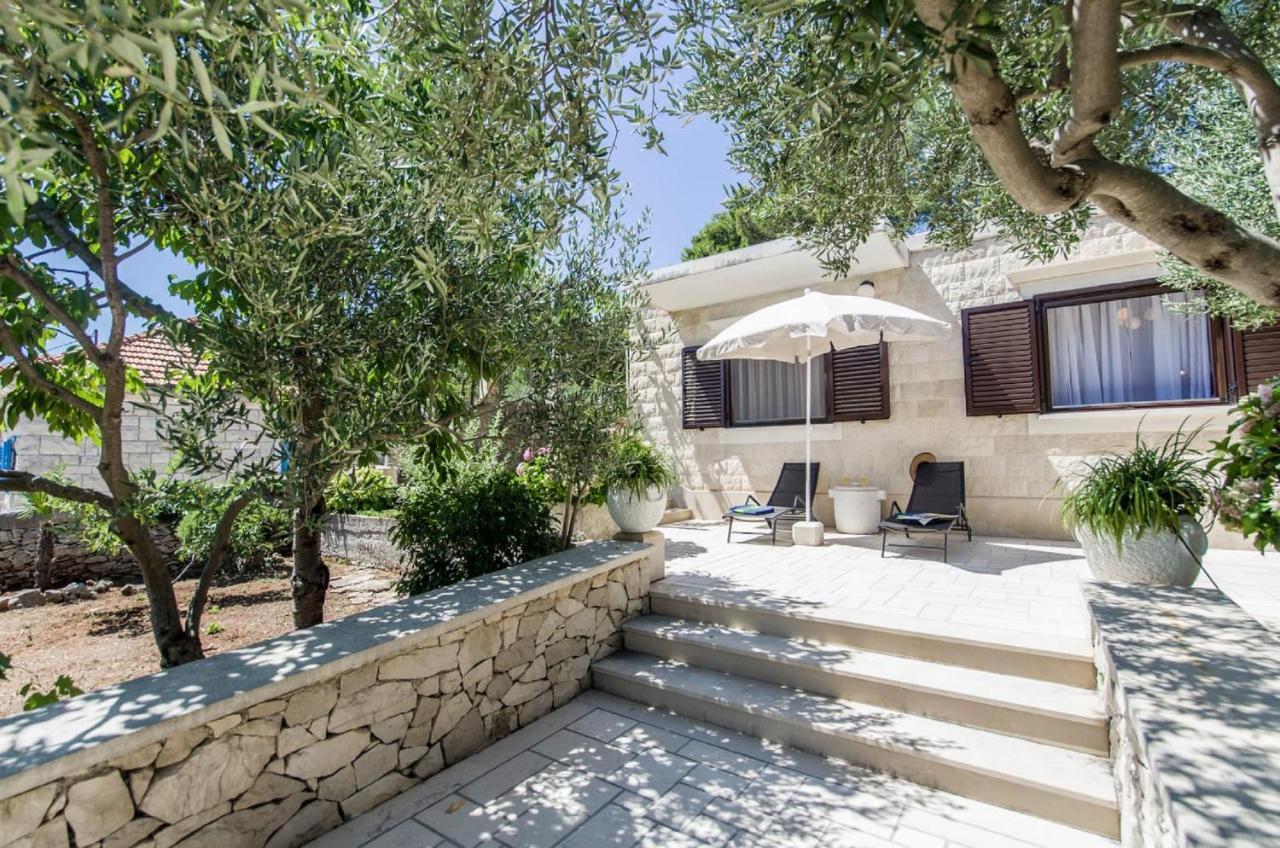Holiday Home Villa Spilla Selca  ภายนอก รูปภาพ