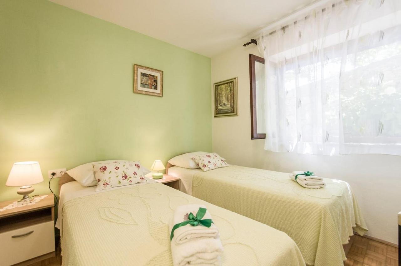 Holiday Home Villa Spilla Selca  ภายนอก รูปภาพ